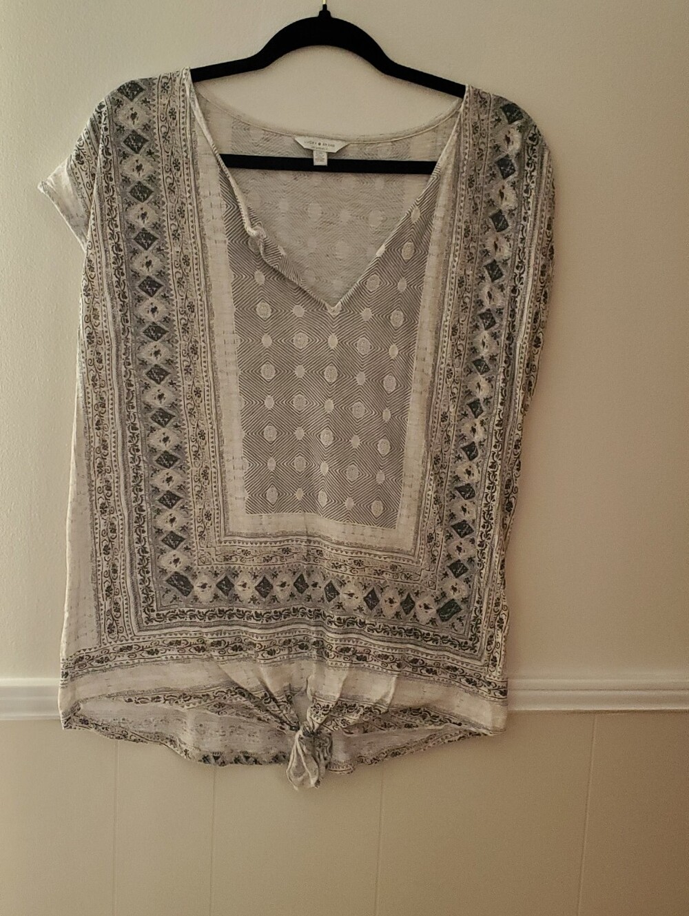 Lucky Brand White and Gray Printed V-Neck Tie-Hem Tunic